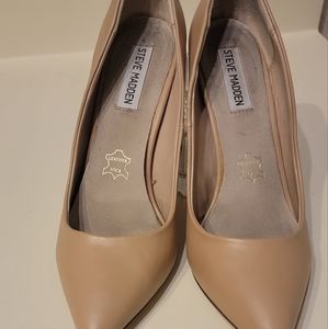 Steve Madden Tan heels